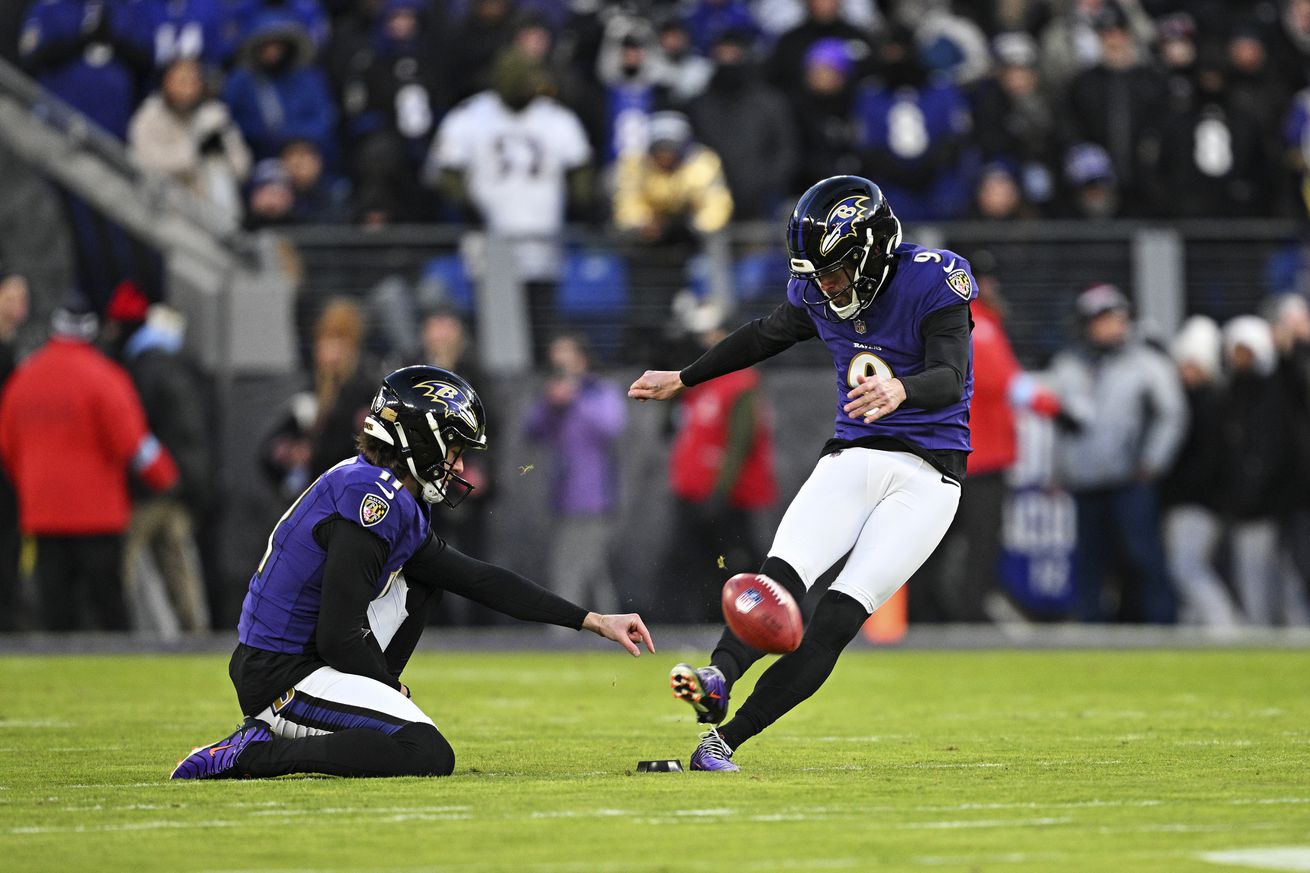 Baltimore Ravens place kicker Justin Tucker (9) kicks the ball during the first quarter against the Cleveland Browns at M&amp;T Bank Stadium.