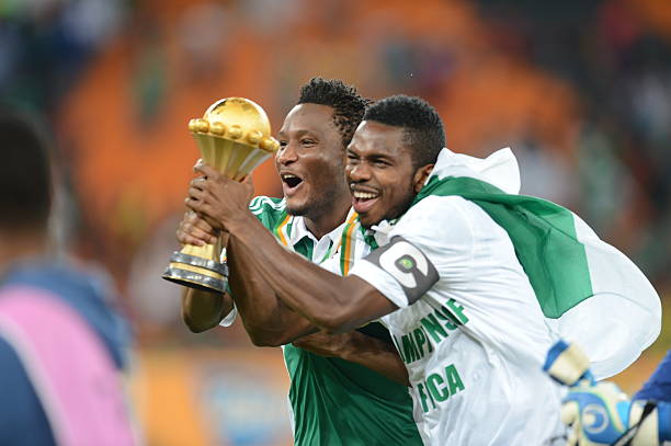 Mikel Obi, Yobo