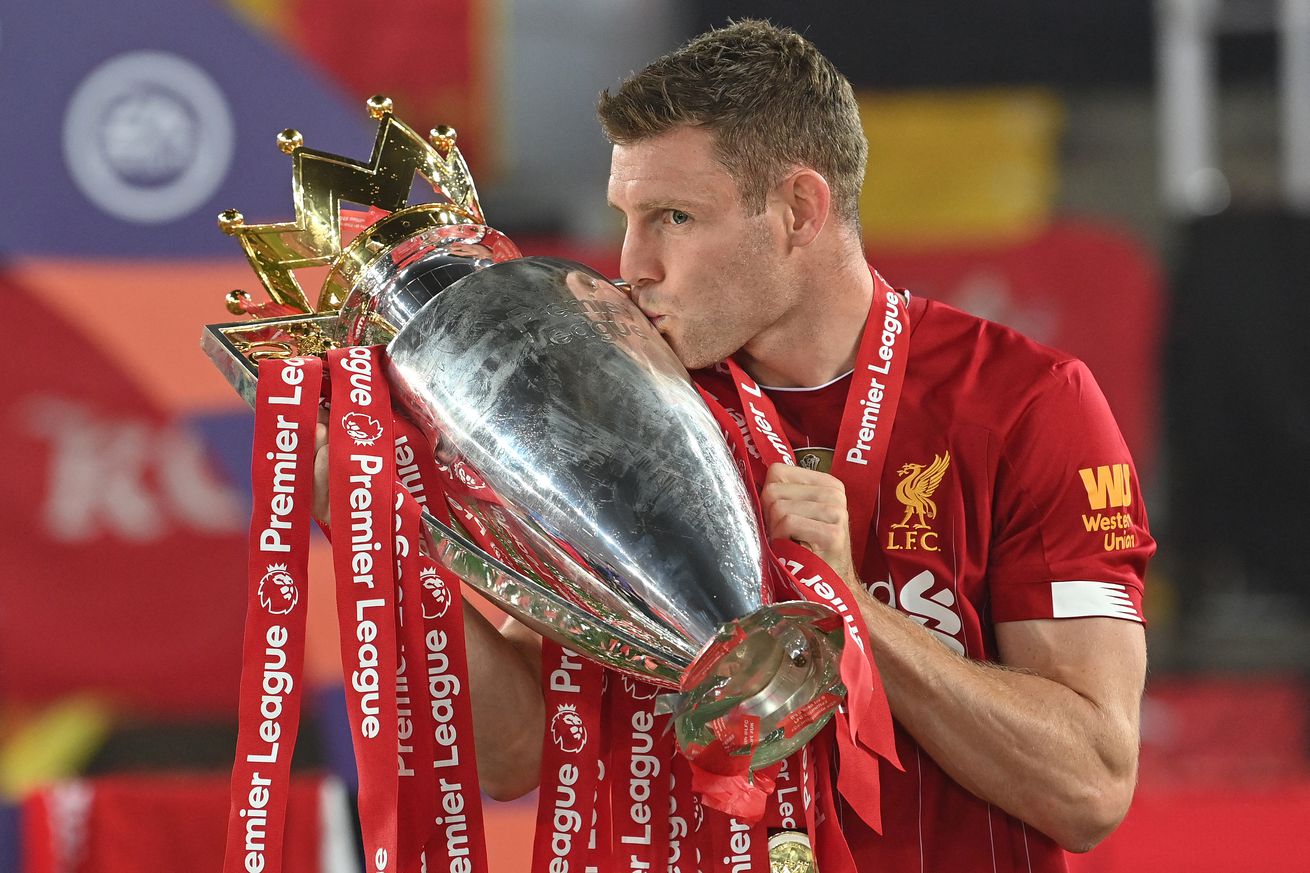 FBL-ENG-PR-LIVERPOOL-CHELSEA-TROPHY