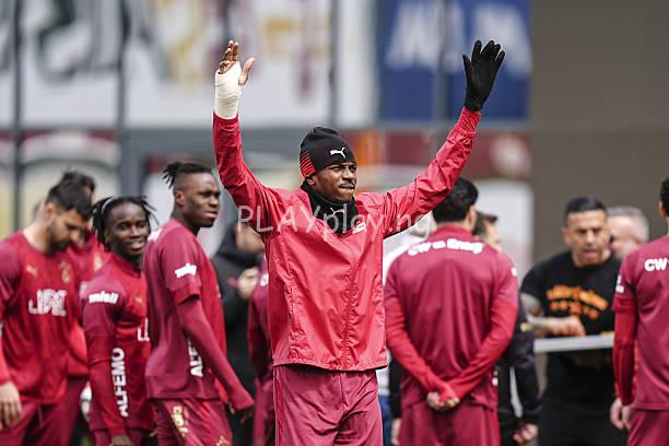 Victor Osimhen Pushing to Be Ready for Fenerbahçe Clash